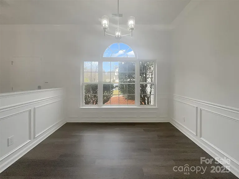 121 Shining Armor Ct — Photo 6