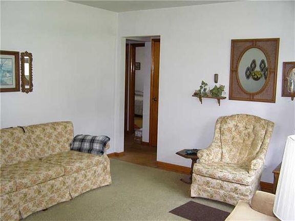 5th image of 306 Boyd St