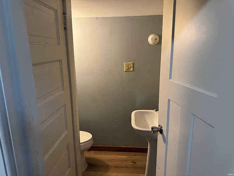 1149 E Indiana Ave — Photo 16