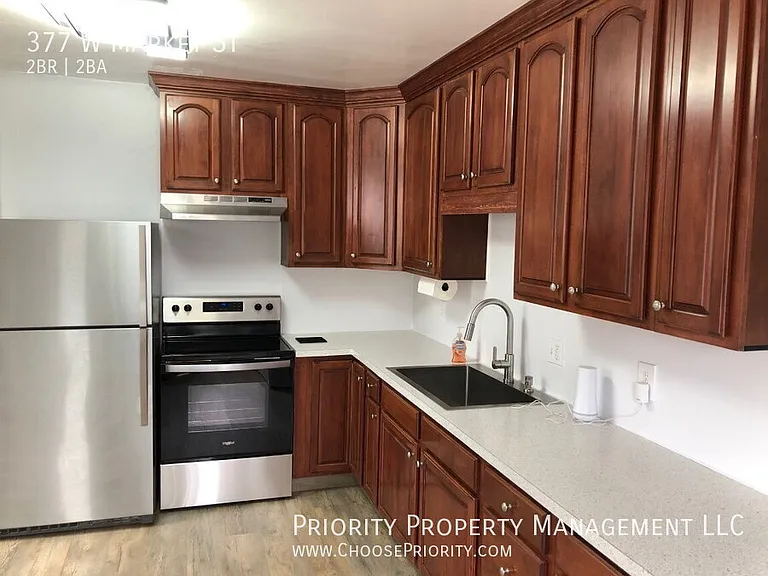 377 W Market St — Photo 2