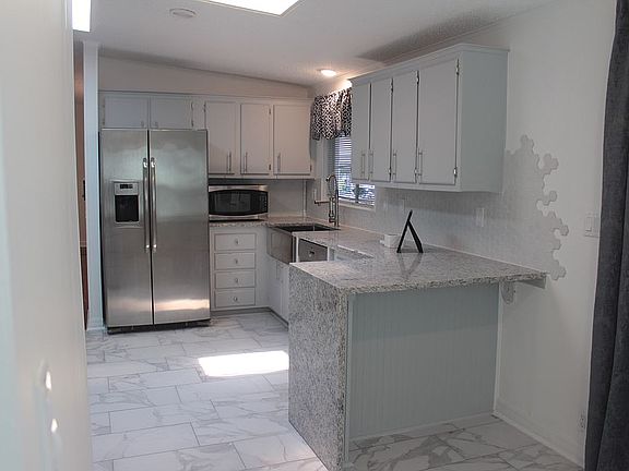 Kitchen with Granite