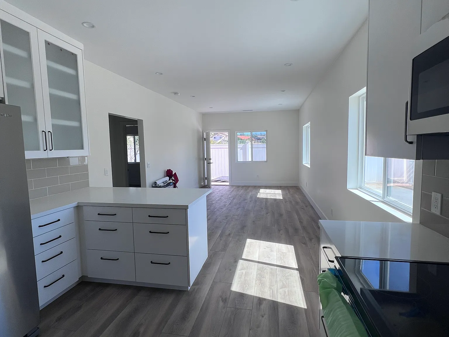 639B Civic Center Dr — Photo 4