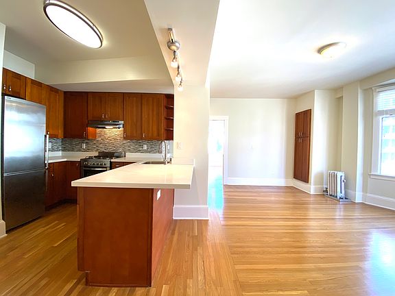 2nd image of 887 Bush St APT 407