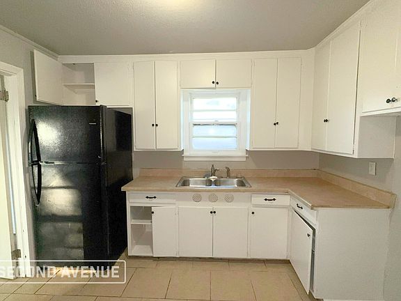 3rd image of 1920 NE 29th St