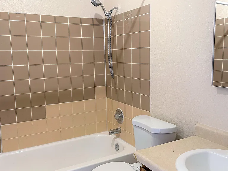 141 N Yucca St #6 — Photo 8