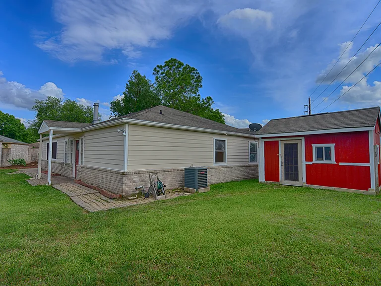 16246 New Field Dr — Photo 14