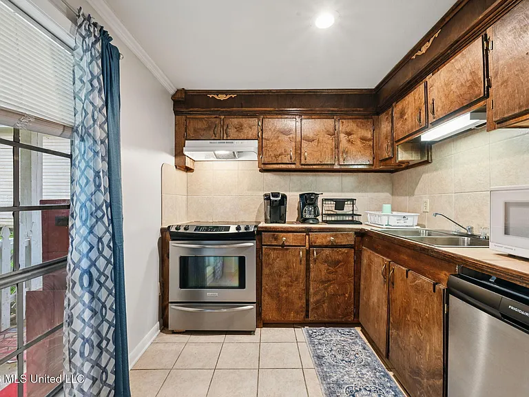 102 W Myrtle St #A — Photo 3