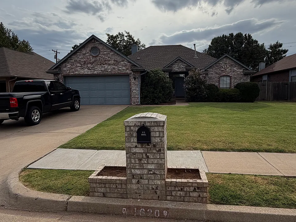 1620 Victoria Pl
