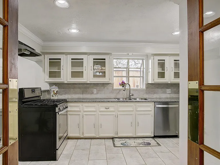 5303 Tallow Ln — Photo 20