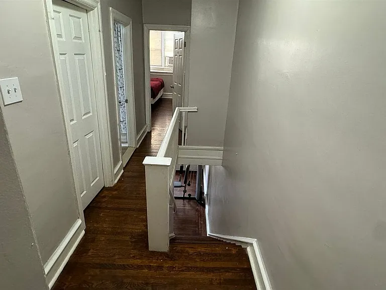 223 E Sheldon St — Photo 9
