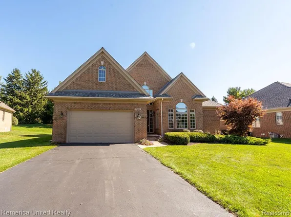7429 Pine Vista Dr, Brighton, MI 48116