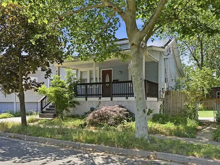 4318 Lawrence St — Photo 3