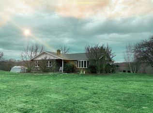 282 Lake Quinn Rd, Waymart, PA 18472