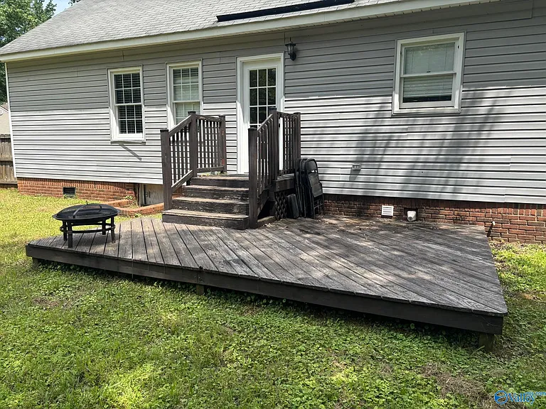 135 Suffolk Dr — Photo 30