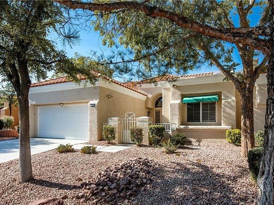 1st image of 2417 Desert Butte Dr