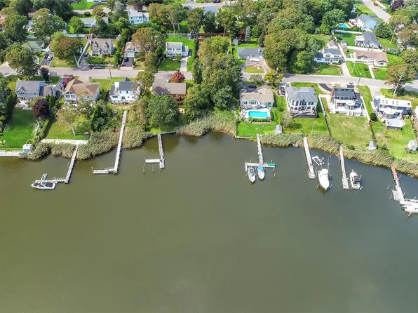103 Hewitt Blvd, Center Moriches, NY 11934