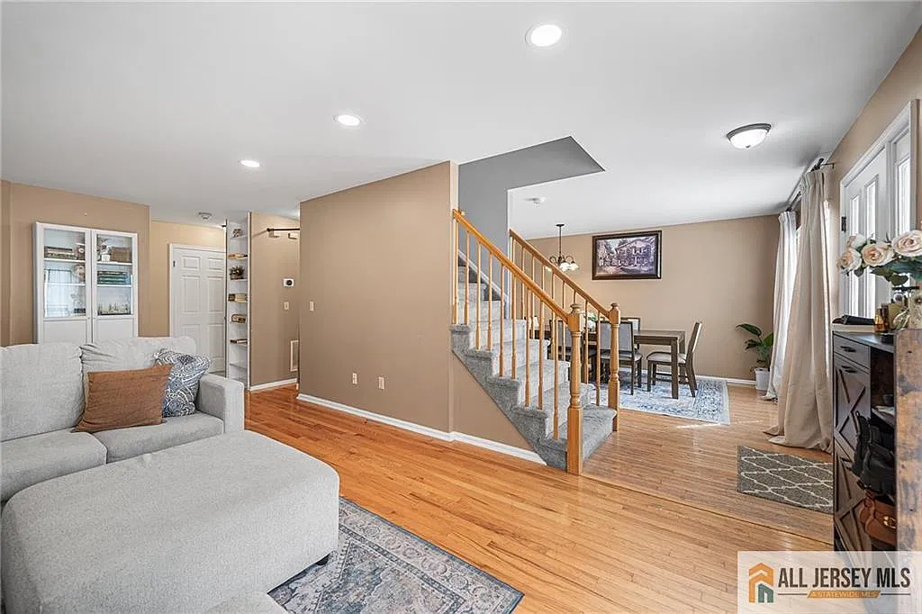 2 bed, 2.5 bath, 1566 sqft, $2,800 — Photo 3