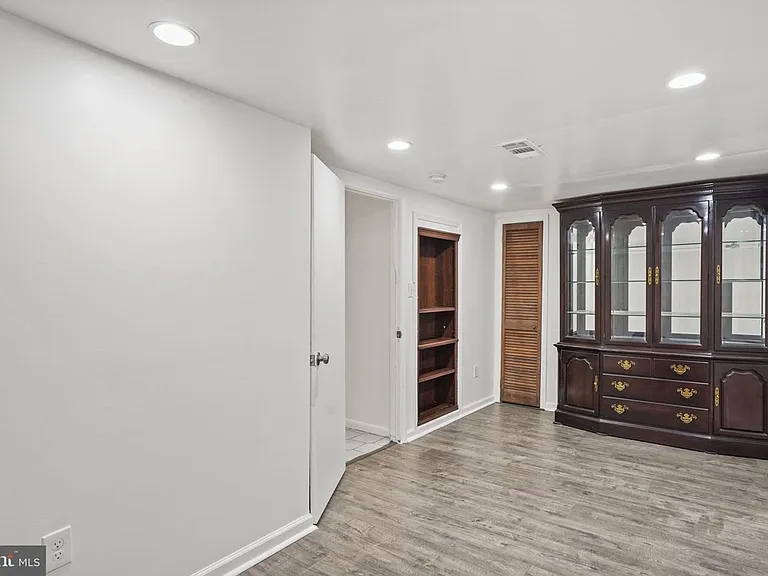 9086 Brook Ford Rd — Photo 17