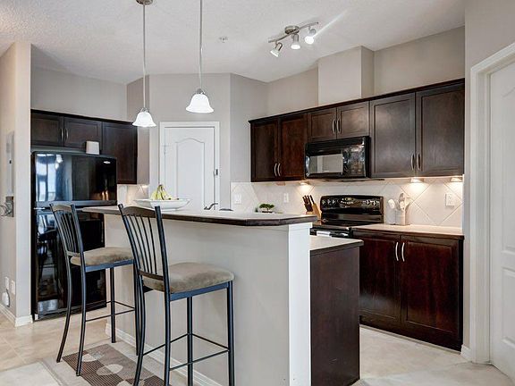 5th image of 1 Crystal Green Ln #123
