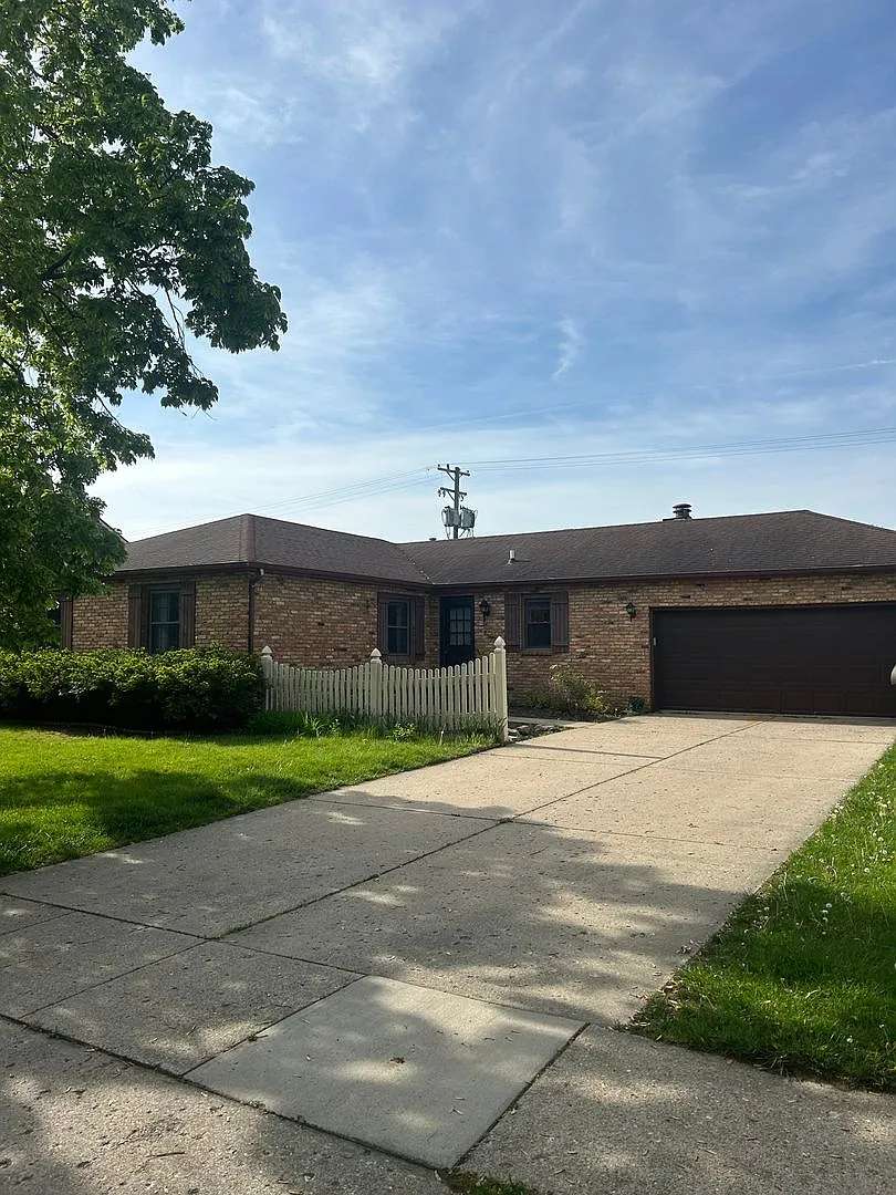 Welcome to this charming 3 bedroom, 2 bathroom home located in West Lafayette, IN. — Photo 1