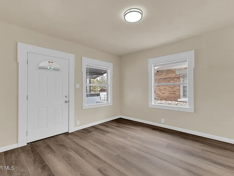 2721 Sacramento Ave — Photo 2