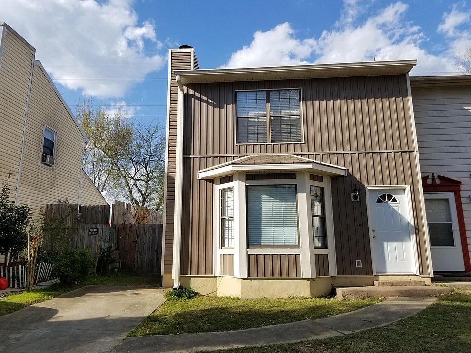 1st image of 109 Carriage Hill Dr