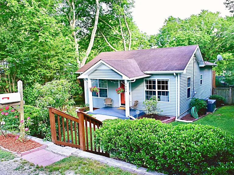 1408 Oakhurst Dr — Photo 1