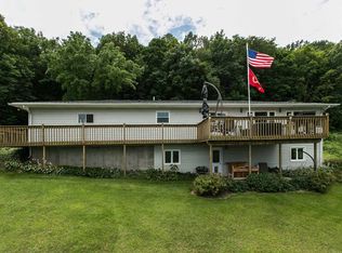 9517 Route 52 S, Dubuque, IA 52003