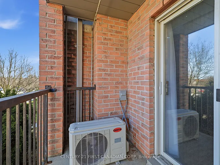 2228 Trafalgar St #201 — Photo 19