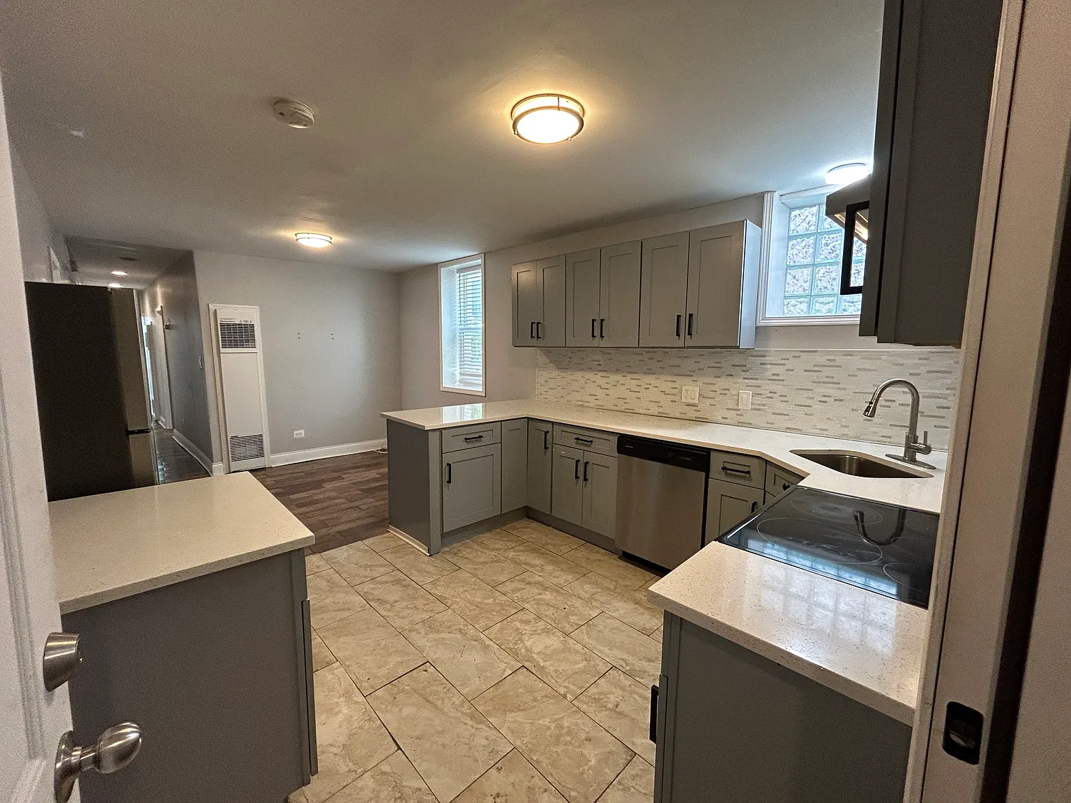 2 bed, 1030 sqft, $1,790 — Photo 2