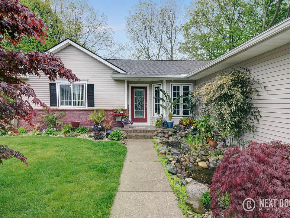 1st image of 943 Songbird Ln