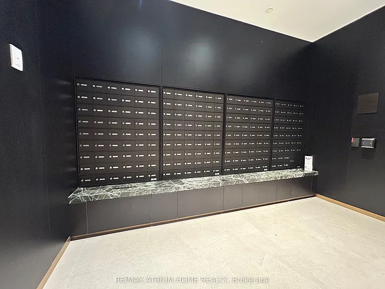 771 Yonge St #505 — Photo 4