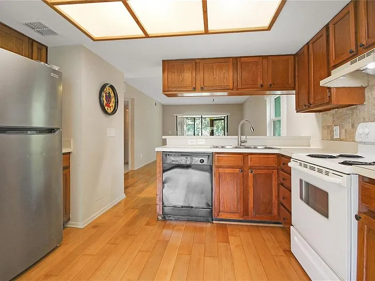 135 Woodlake Wynde #135 — Photo 7