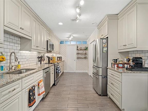 5th image of 3024 Saratoga Dr