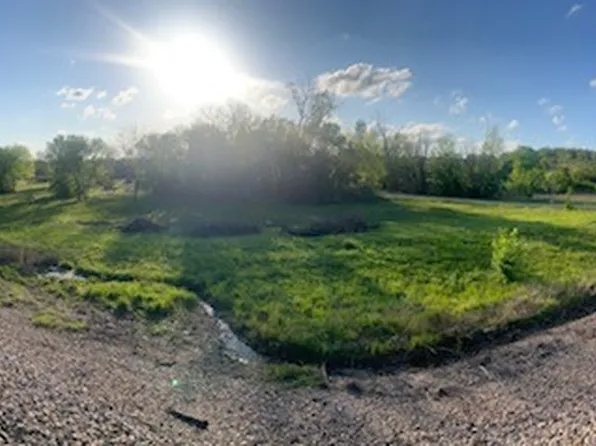 E Maxine Ave, Henryetta, OK 74437