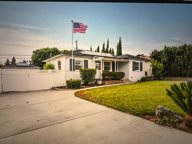 Heather Way — Photo 2