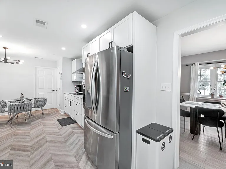 8812 Churchfield Ln — Photo 8
