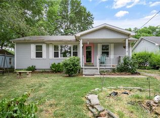 109 4th Ave SW, Gravette, AR 72736