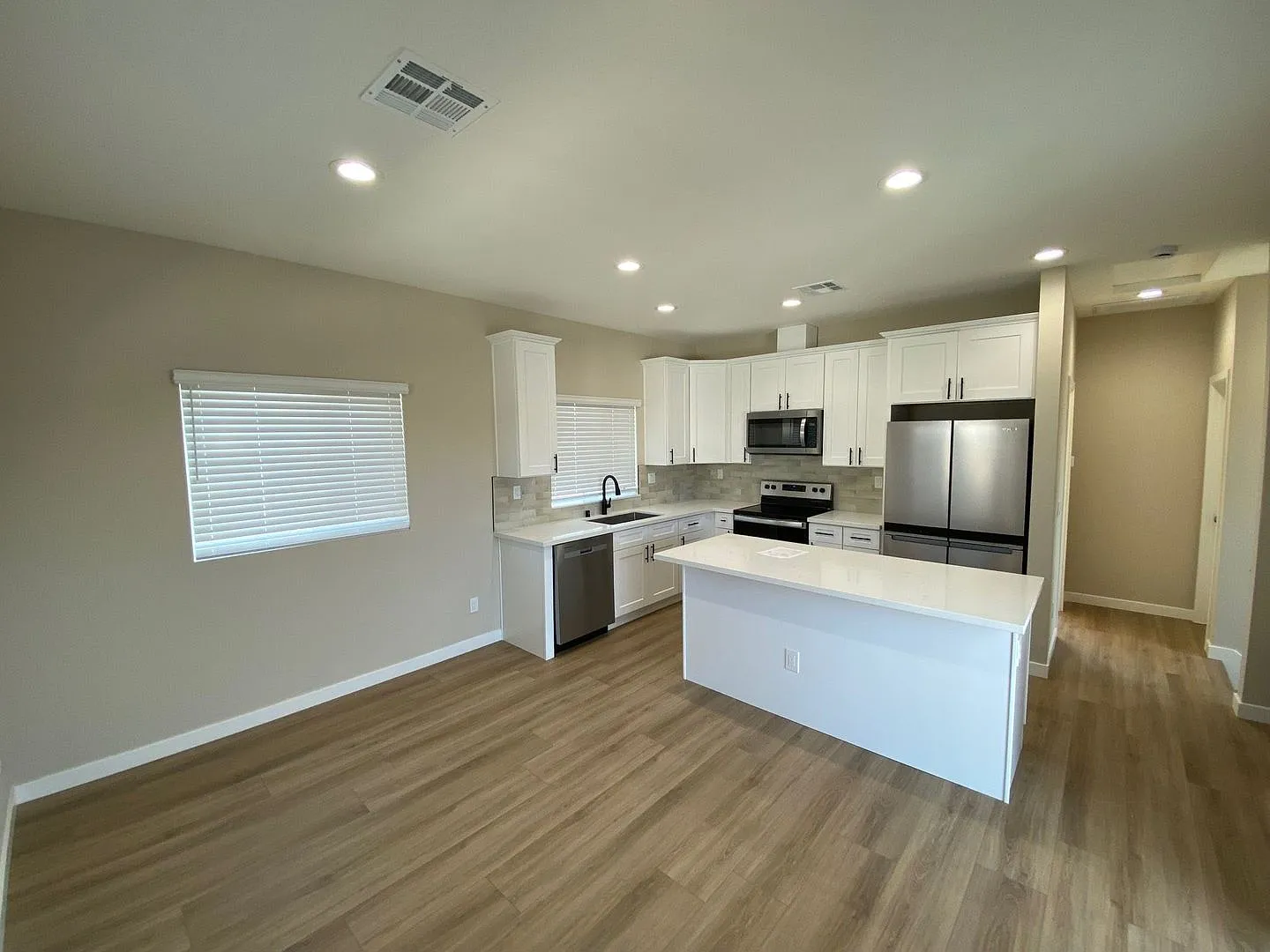 Great 4BD/2BA Option close to Campus — Photo 4