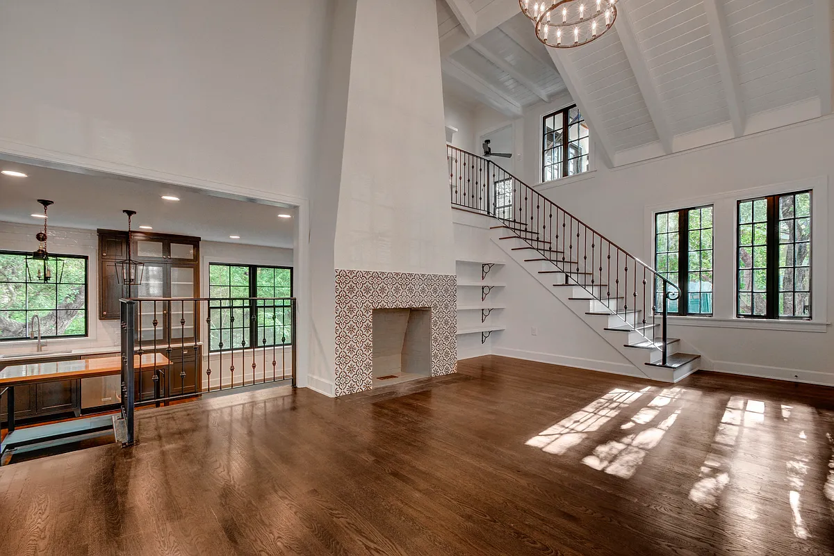 Building Photo - 1208 W 22nd St