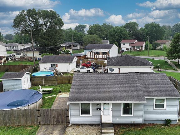 3rd image of 825 Higbee Dr N