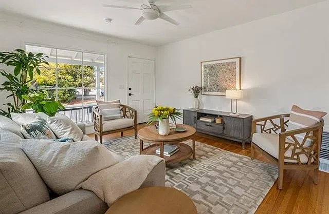 2 bed, 1007 sqft, $3,295 — Photo 2