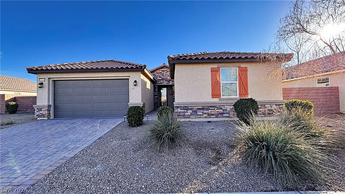 3 bed, 3.0 bath, 2317 sqft, $2,200 — Photo 1