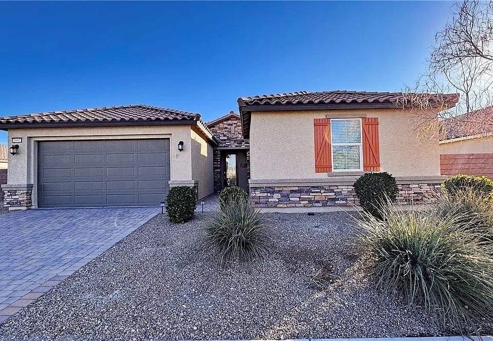 2697 Blossom Ave