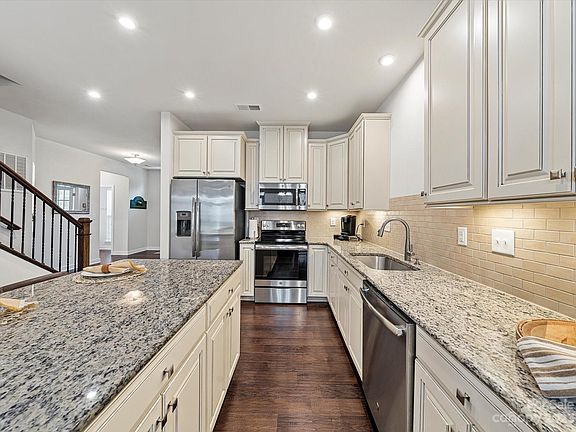 5th image of 6524 Brighton Park Dr