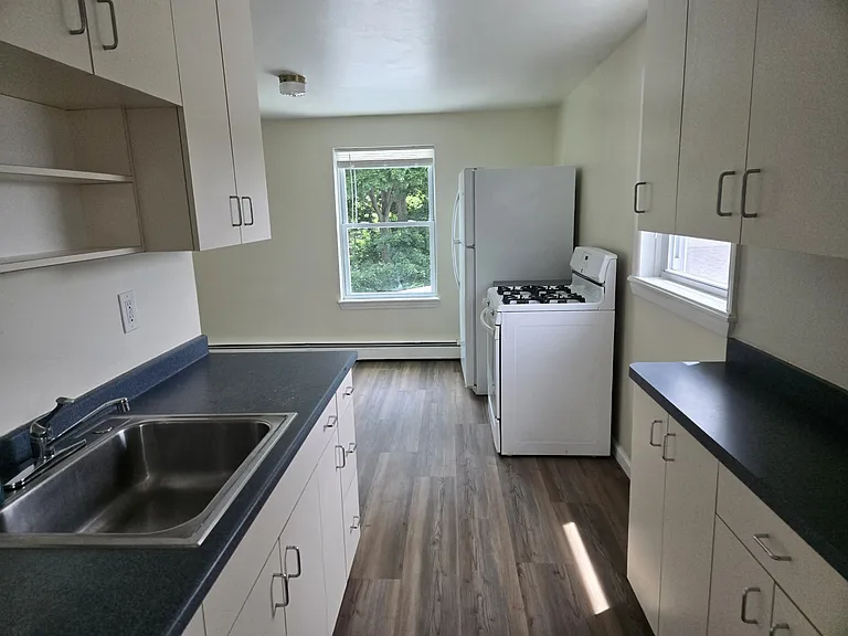 131 N Clinton St #3 — Photo 4