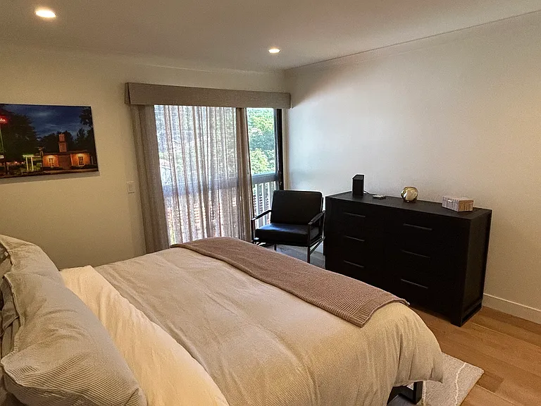 1082 Mariposa Ln — Photo 16