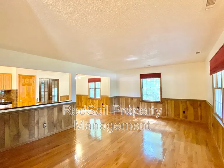 145 Linda Dr — Photo 5