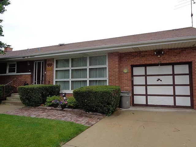 8200 W Berwyn Ave photo 1
