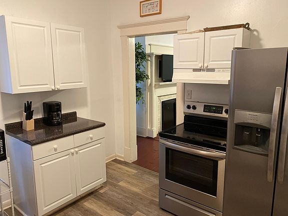 5th image of 124 E Waldburg St